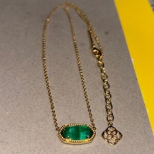 Elegant Gold and Green Pendant Necklace